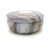 Kép 3/4 - Illatgyertya, márvány mintás fém dobozban, 470 g, Woodbridge - Peony & Cachmere