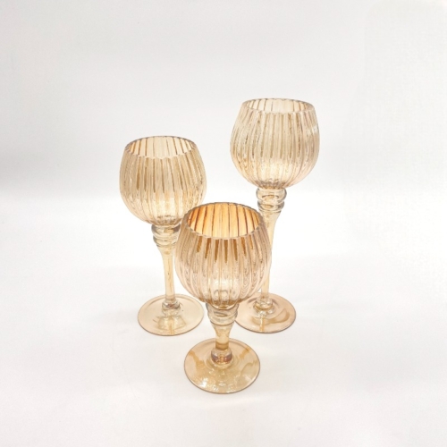 Üvegből készült háromrészes gyertyatartó szett arany színezéssel, texturált felülettel, 20-25-30 cm
