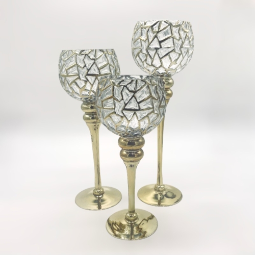 Arany színű, üvegből készült háromrészes gyertyatartó szett texturált, geometrikus mintával díszített felülettel, 30-35-40 cm