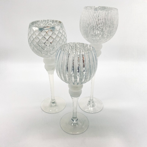 Üvegből készült háromrészes gyertyatartó szett, fehér-ezüst színben, matt, texturált felülettel, 30-35-40 cm
